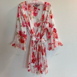 Morgan Taylor Vintage Floral Robe Sheer Ruffle At the End of  Sleeve

Size L/XL